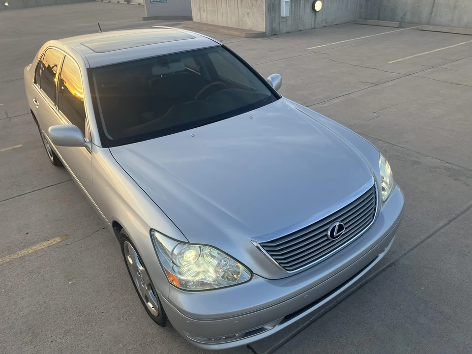 2005 Lexus LS 3rd Gen - Image 19 of 31