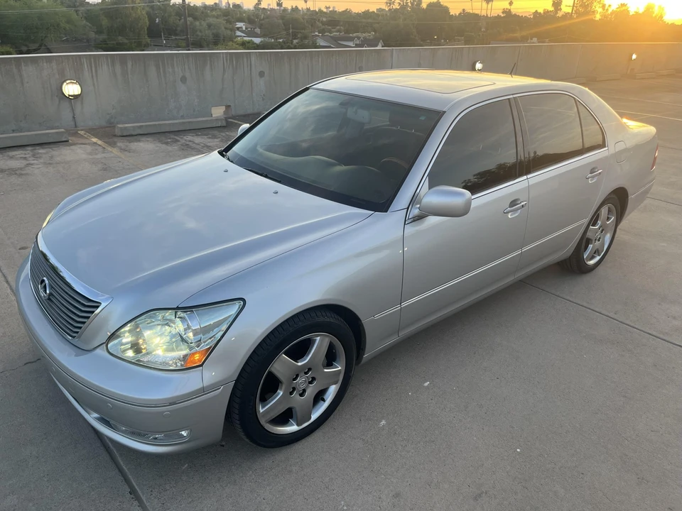 2005 Lexus LS 3rd Gen - Image 18 of 31