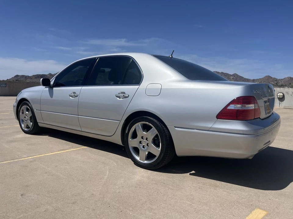 2005 Lexus LS 3rd Gen - Image 24 of 31