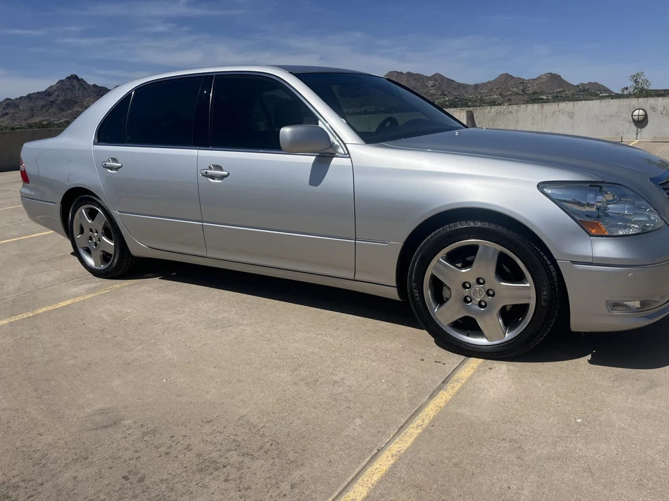 2005 Lexus LS 3rd Gen - Image 25 of 31