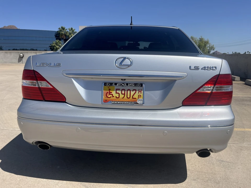 2005 Lexus LS 3rd Gen - Image 29 of 31