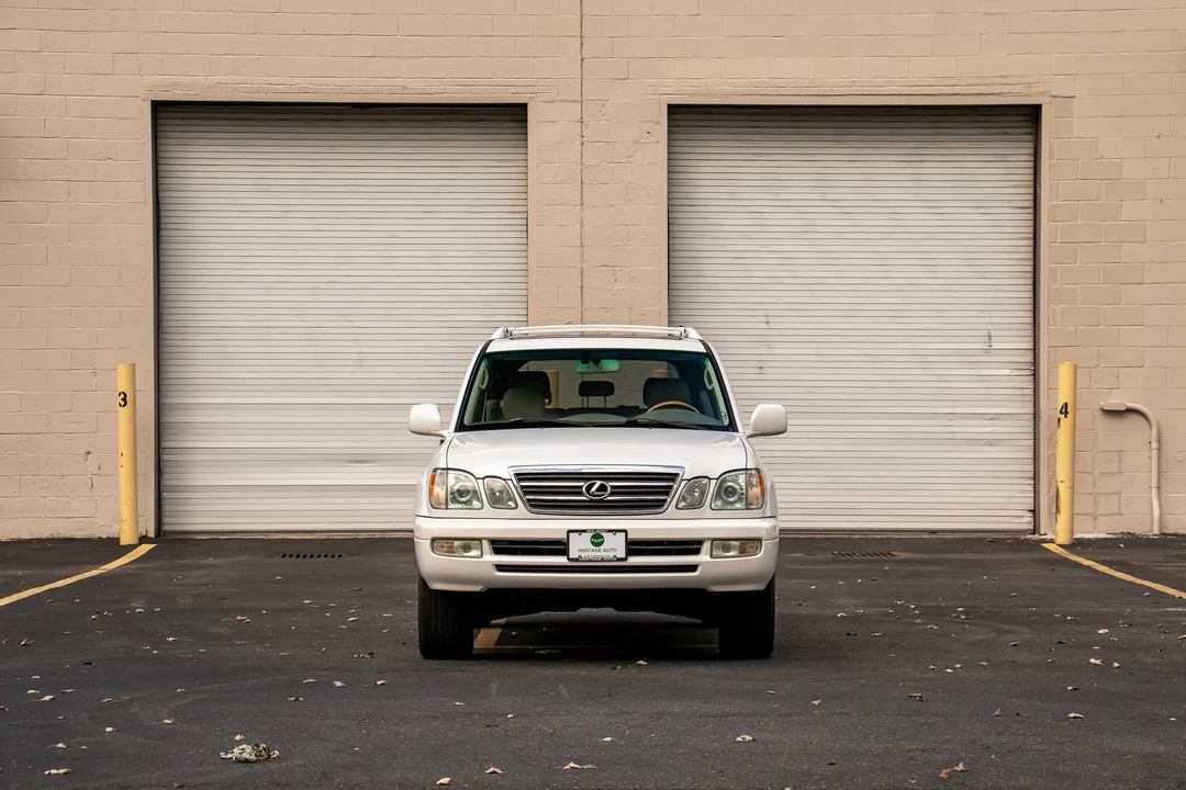 2005 Lexus LX 2nd Gen - Image 25 of 31