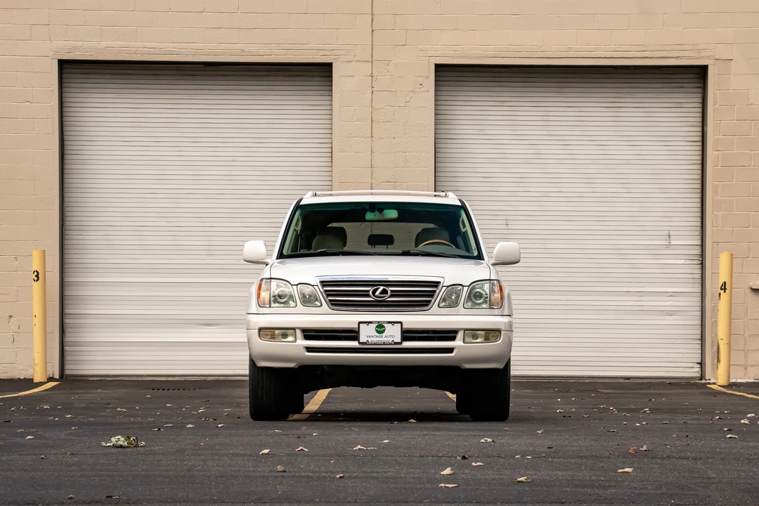 2005 Lexus LX 2nd Gen - Image 26 of 31