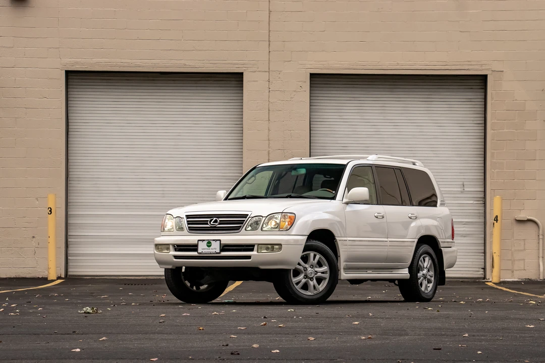 2005 Lexus LX 2nd Gen - Image 4 of 31