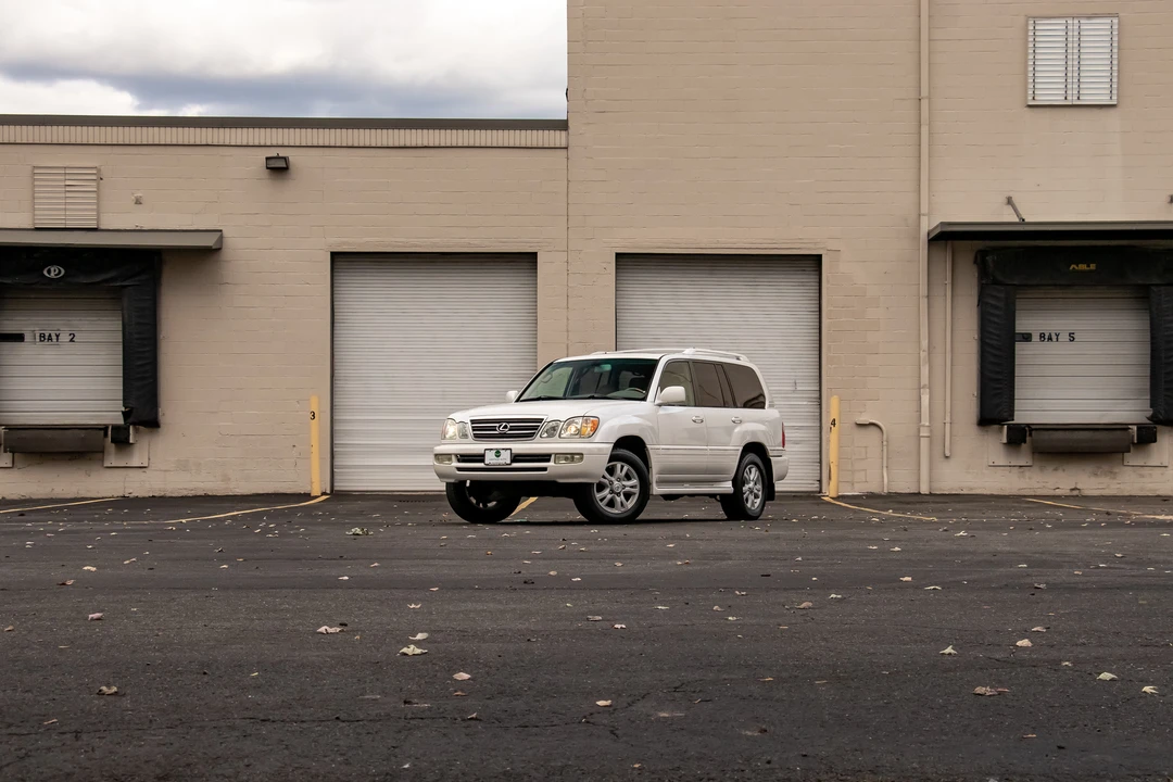 2005 Lexus LX 2nd Gen - Image 3 of 31