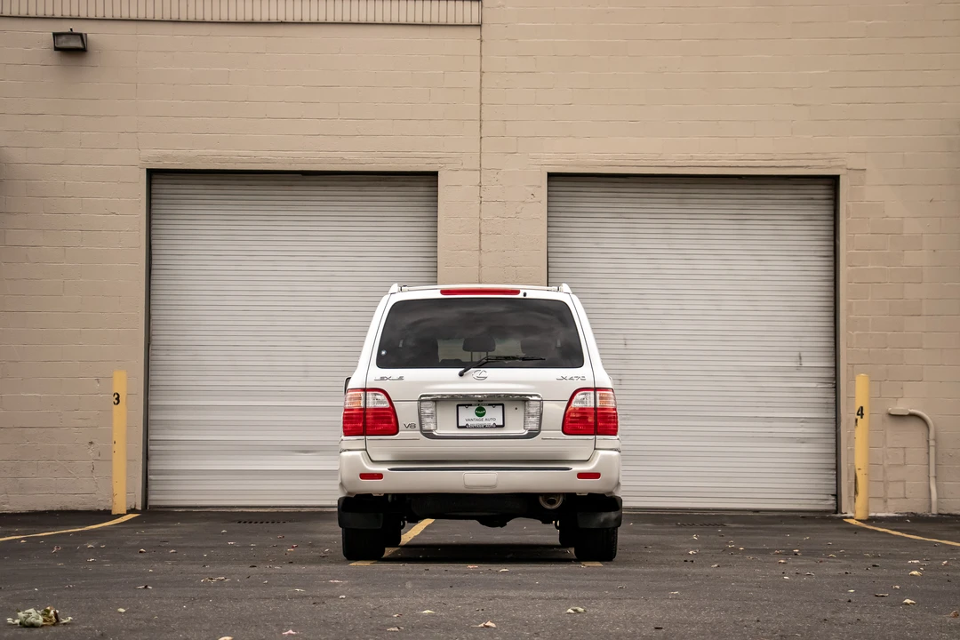 2005 Lexus LX 2nd Gen - Image 12 of 31