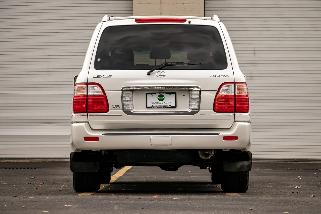 2005 Lexus LX 2nd Gen - Image 13 of 31