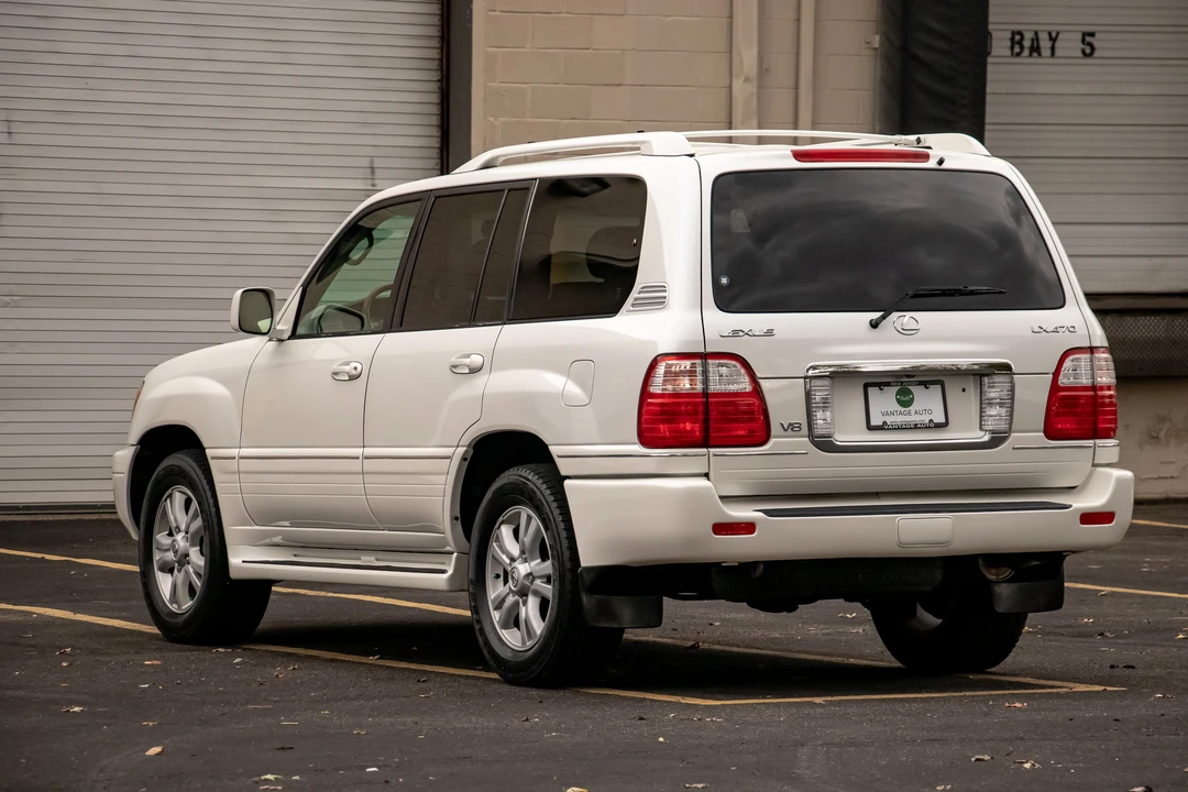2005 Lexus LX 2nd Gen - Image 10 of 31