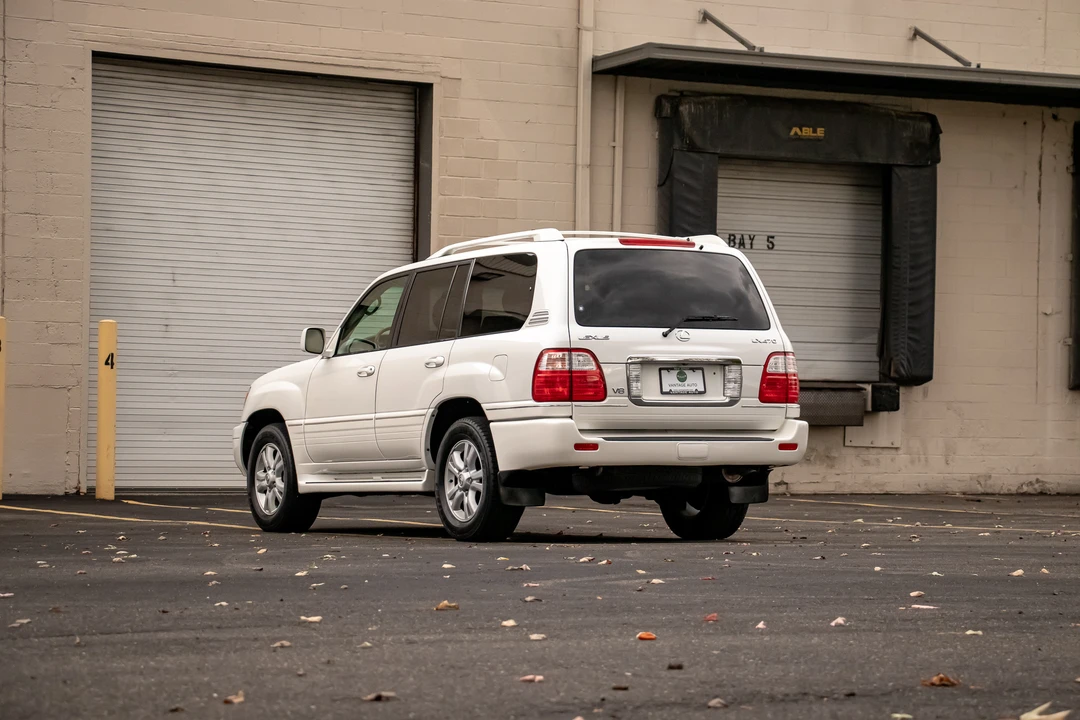 2005 Lexus LX 2nd Gen - Image 9 of 31