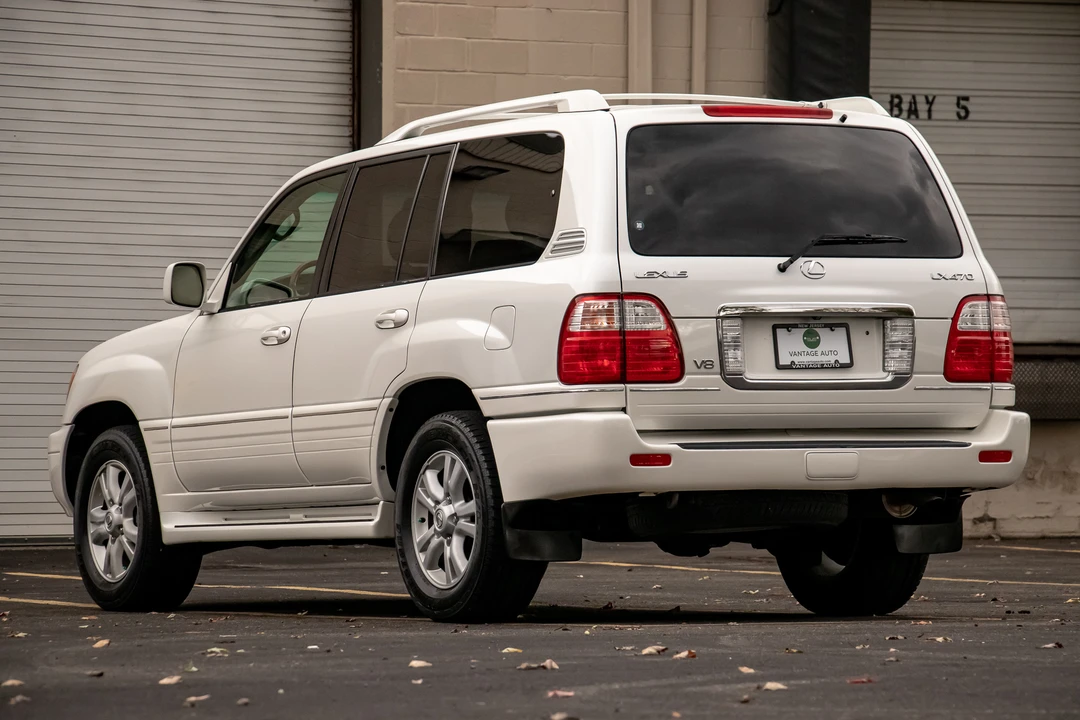 2005 Lexus LX 2nd Gen - Image 11 of 31