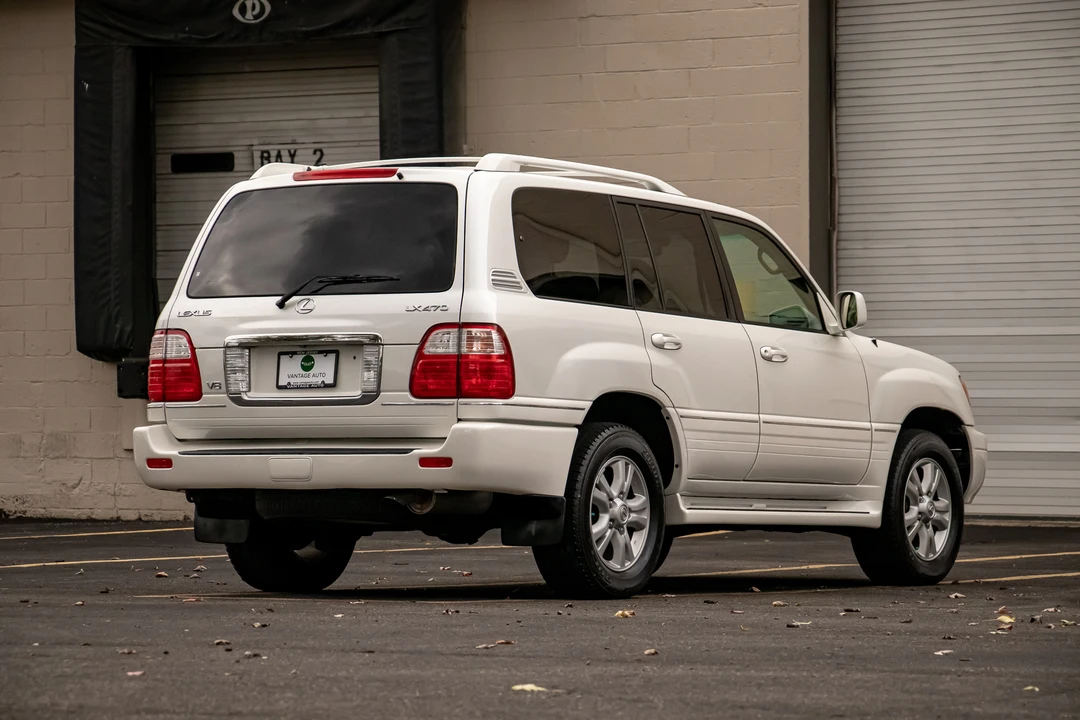 2005 Lexus LX 2nd Gen - Image 16 of 31