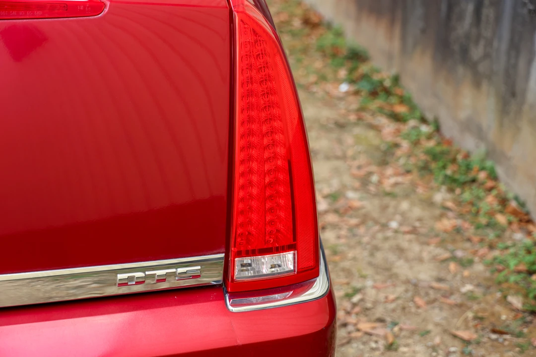 2006 Cadillac DTS - Image 14 of 31