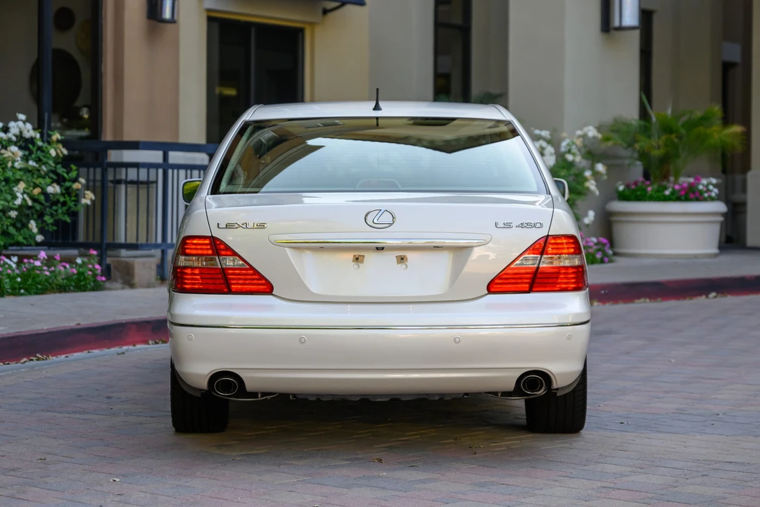 2006 Lexus LS 3rd Gen - Image 12 of 31