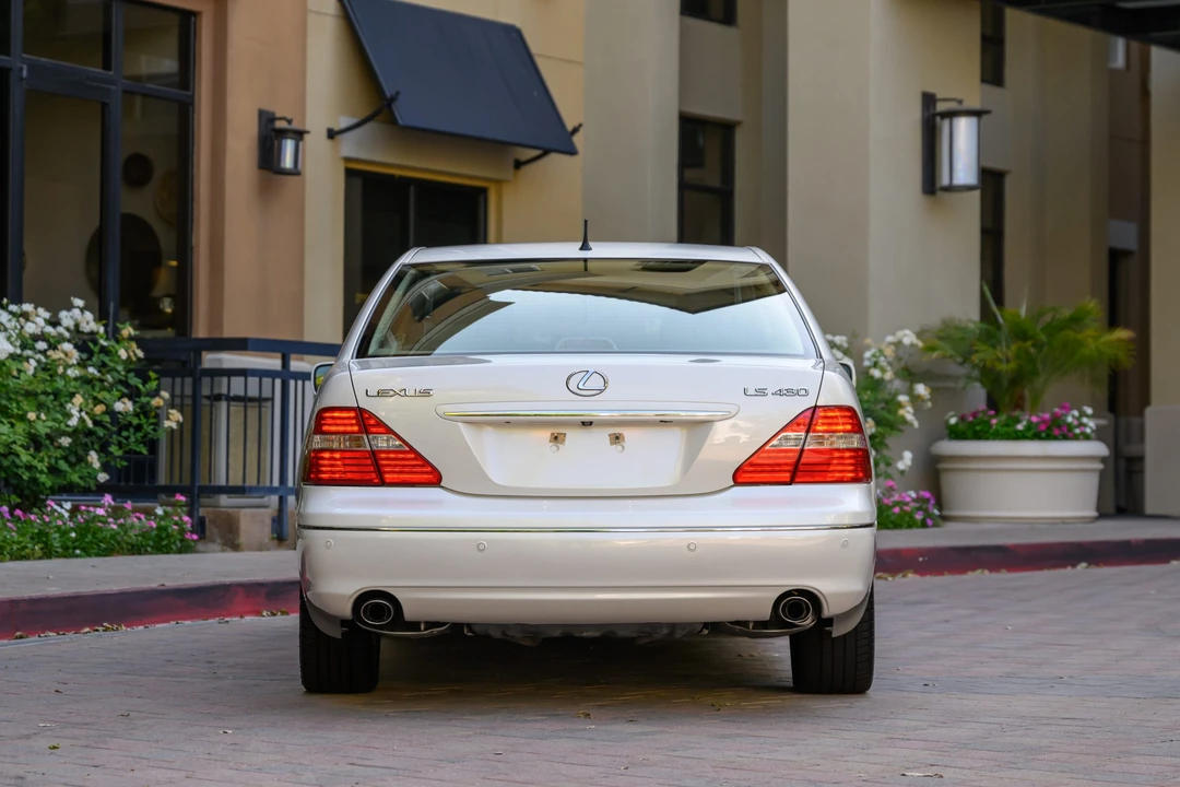 2006 Lexus LS 3rd Gen - Image 11 of 31
