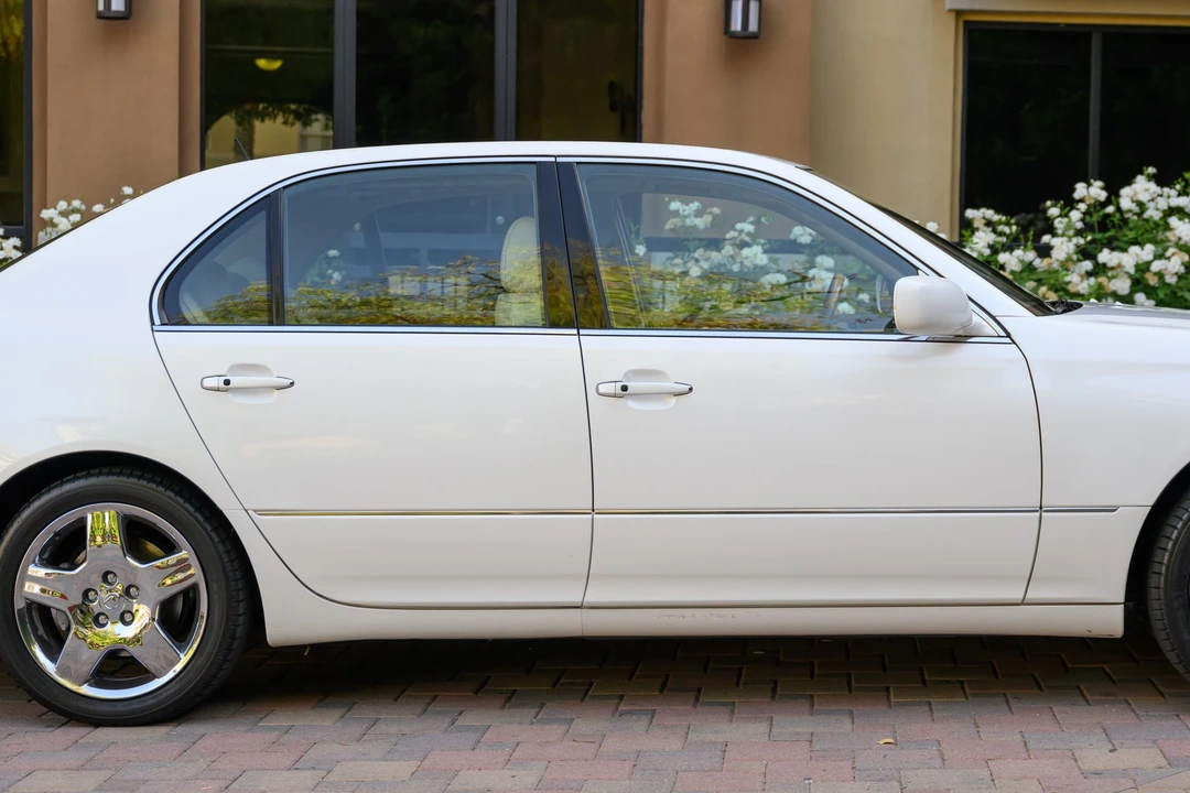 2006 Lexus LS 3rd Gen - Image 23 of 31