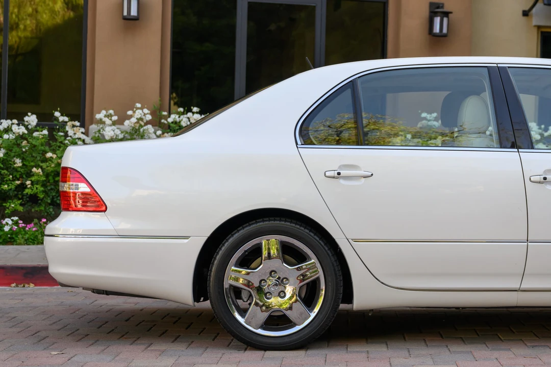 2006 Lexus LS 3rd Gen - Image 22 of 31