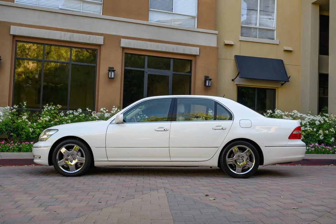 2006 Lexus LS 3rd Gen - Image 15 of 31