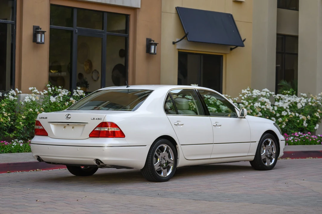 2006 Lexus LS 3rd Gen - Image 10 of 31