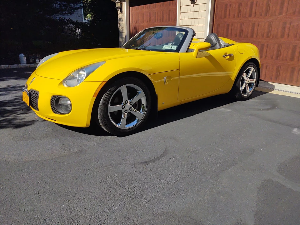 2007 Pontiac Solstice GXP - Image 2 of 31