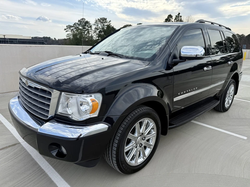 2008 Chrysler Aspen - Image 2 of 31