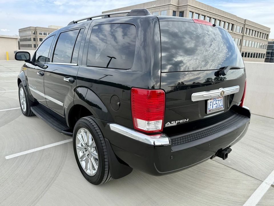 2008 Chrysler Aspen - Image 7 of 31