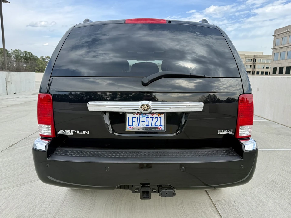 2008 Chrysler Aspen - Image 28 of 31
