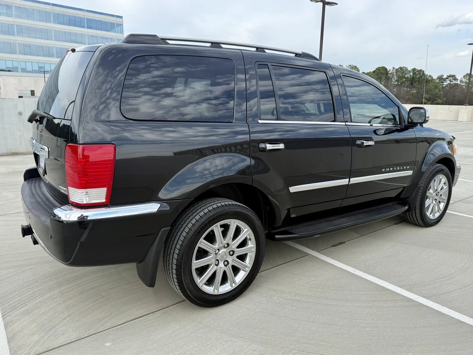 2008 Chrysler Aspen - Image 9 of 31