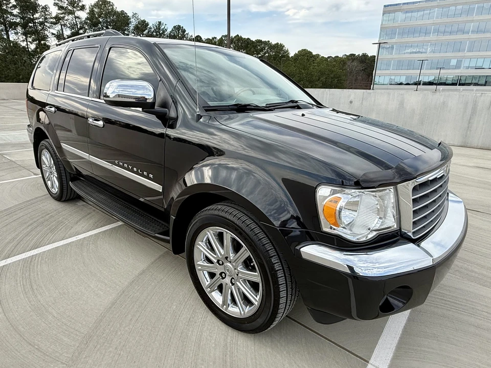 2008 Chrysler Aspen - Image 11 of 31