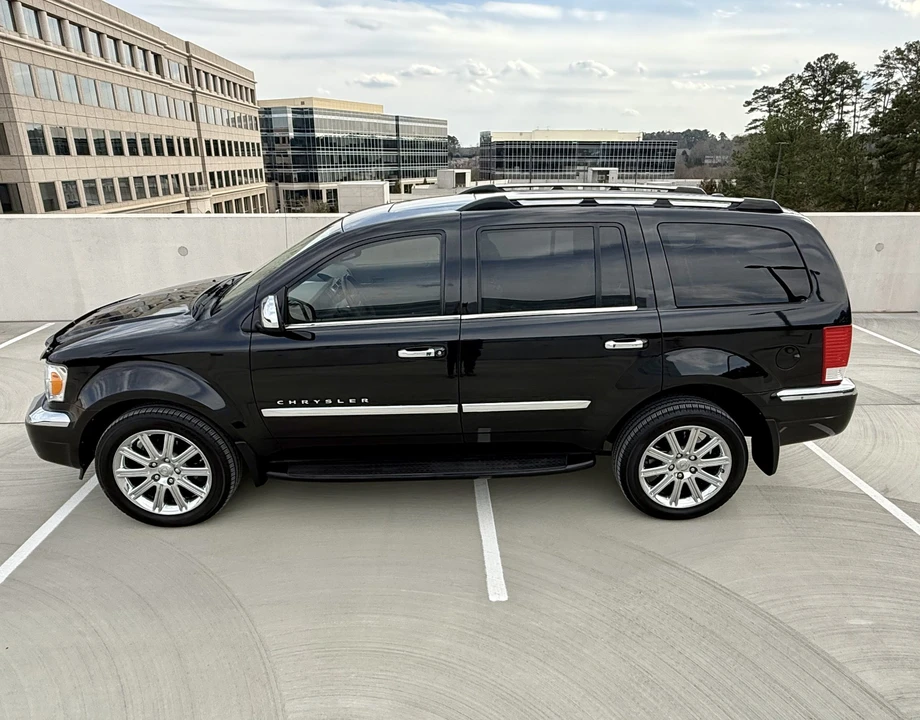 2008 Chrysler Aspen - Image 16 of 31