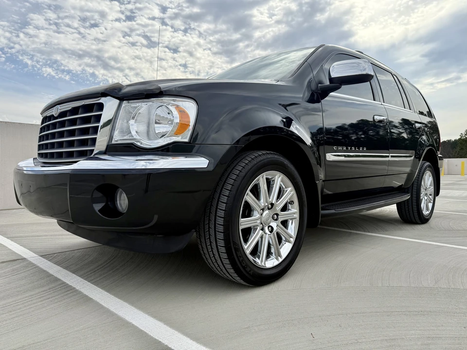 2008 Chrysler Aspen - Image 24 of 31