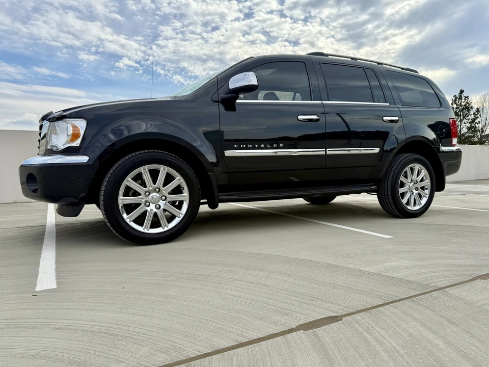 2008 Chrysler Aspen - Image 25 of 31
