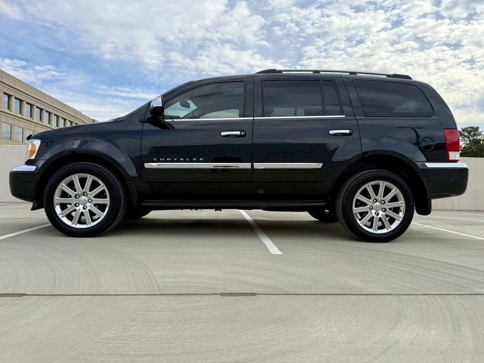 2008 Chrysler Aspen - Image 26 of 31
