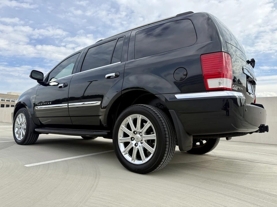 2008 Chrysler Aspen - Image 27 of 31