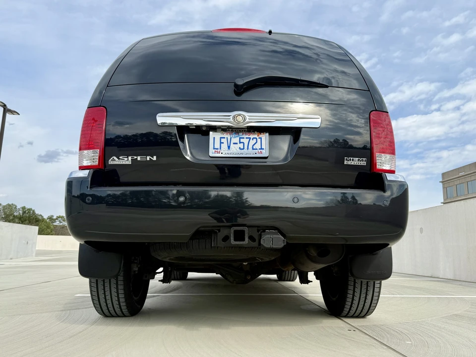 2008 Chrysler Aspen - Image 29 of 31