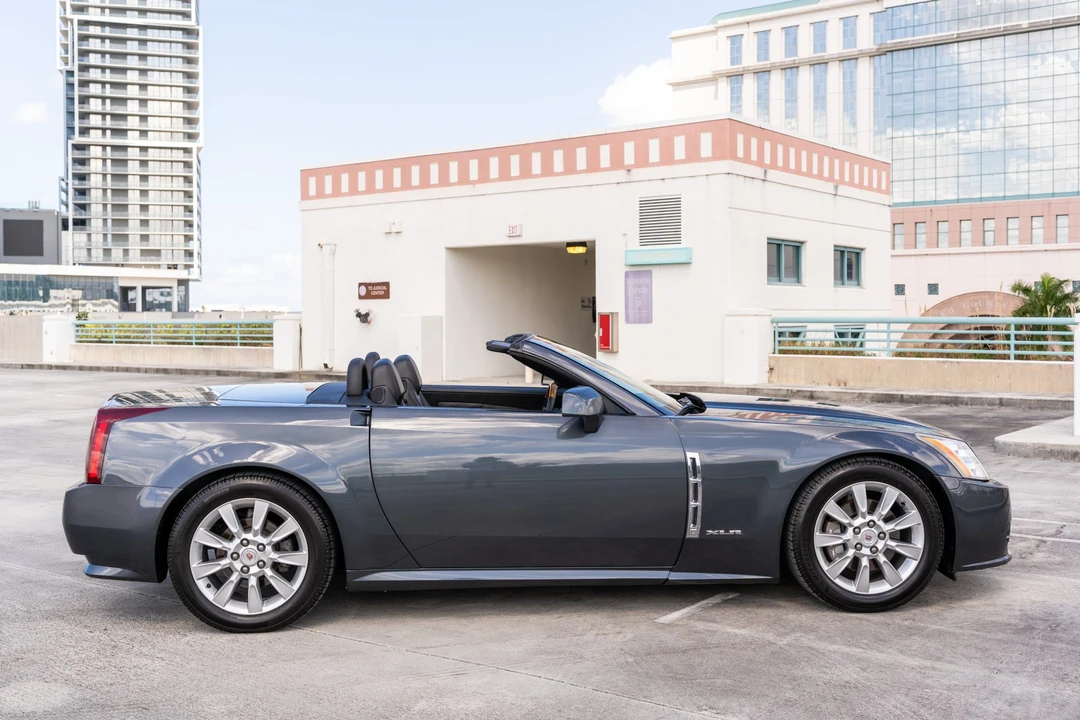 2009 Cadillac XLR - Image 4 of 31