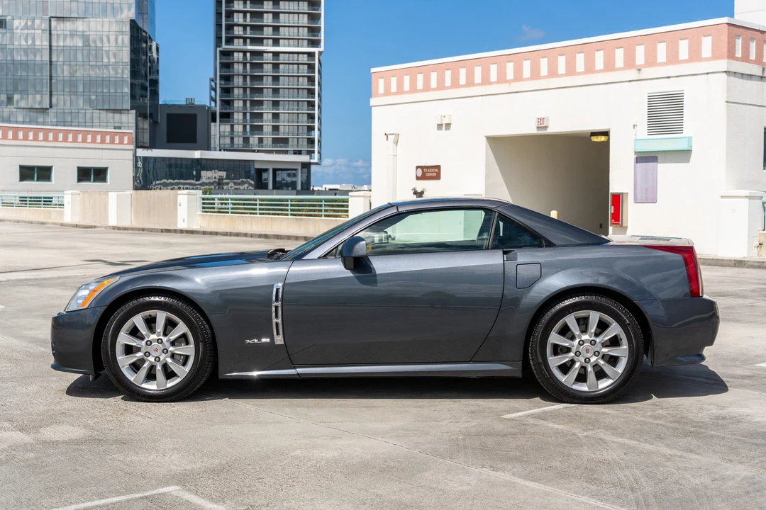 2009 Cadillac XLR - Image 16 of 31