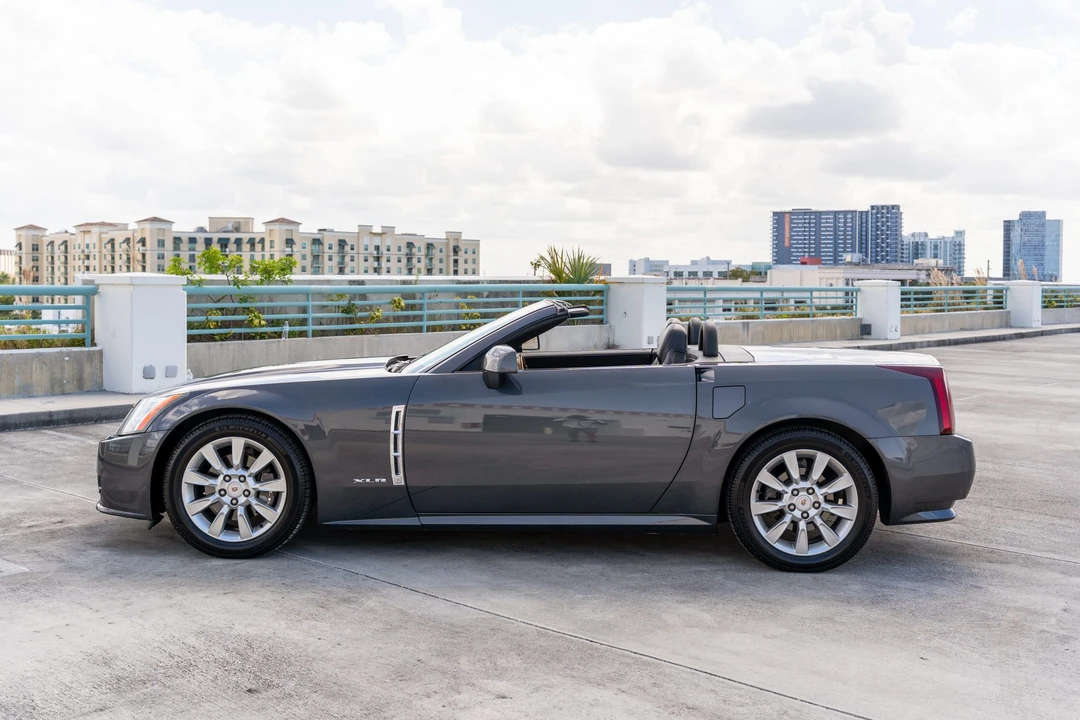 2009 Cadillac XLR - Image 8 of 31