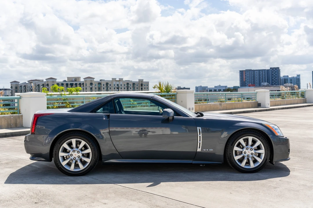2009 Cadillac XLR - Image 12 of 31
