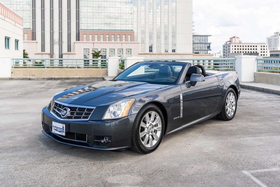 2009 Cadillac XLR - Image 9 of 31