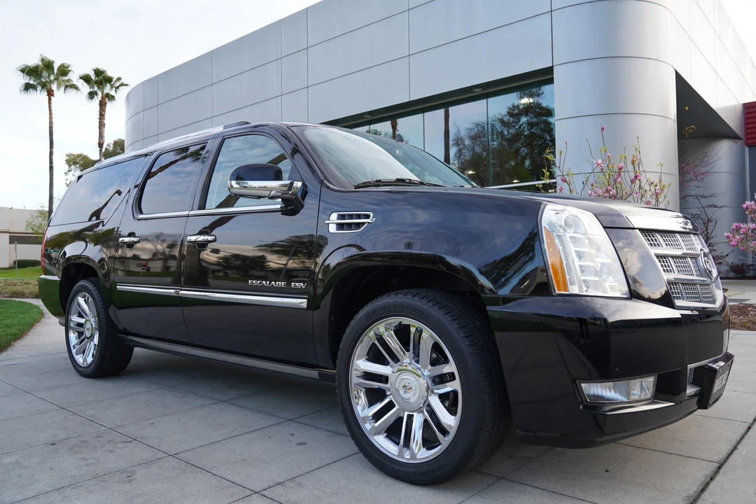 2011 Cadillac Escalade & EXT 3rd Gen - Image 3 of 31