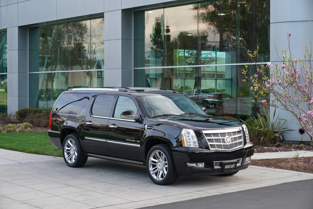 2011 Cadillac Escalade & EXT 3rd Gen - Image 2 of 31