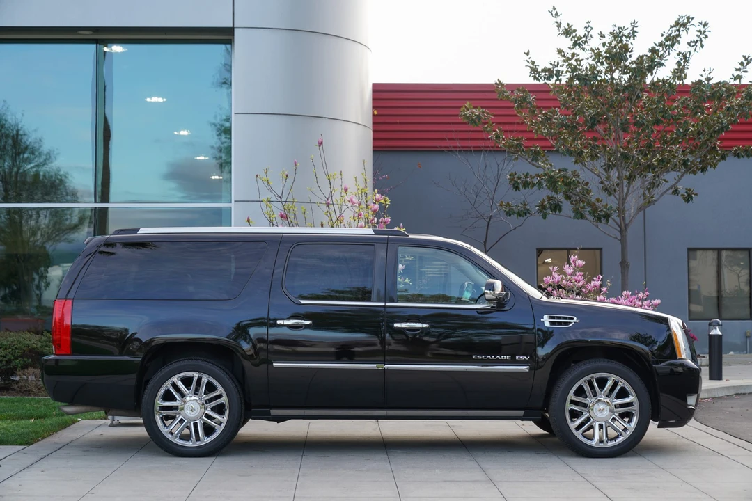 2011 Cadillac Escalade & EXT 3rd Gen - Image 4 of 31