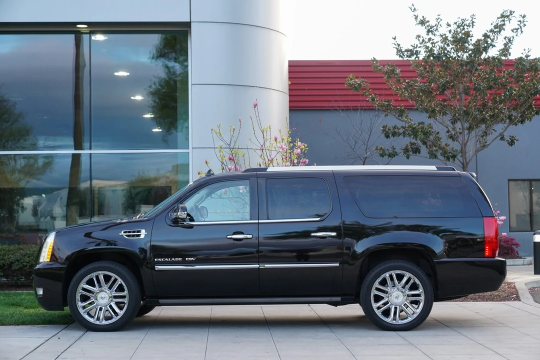 2011 Cadillac Escalade & EXT 3rd Gen - Image 12 of 31