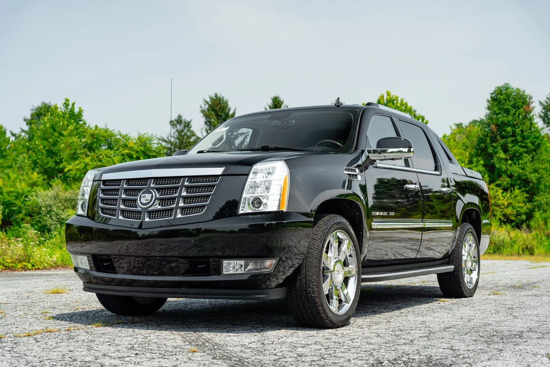 2011 Cadillac Escalade & EXT 3rd Gen - Image 3 of 31