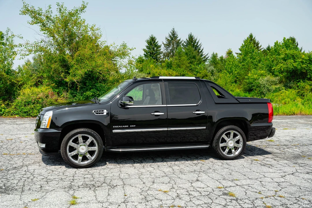 2011 Cadillac Escalade & EXT 3rd Gen - Image 9 of 31