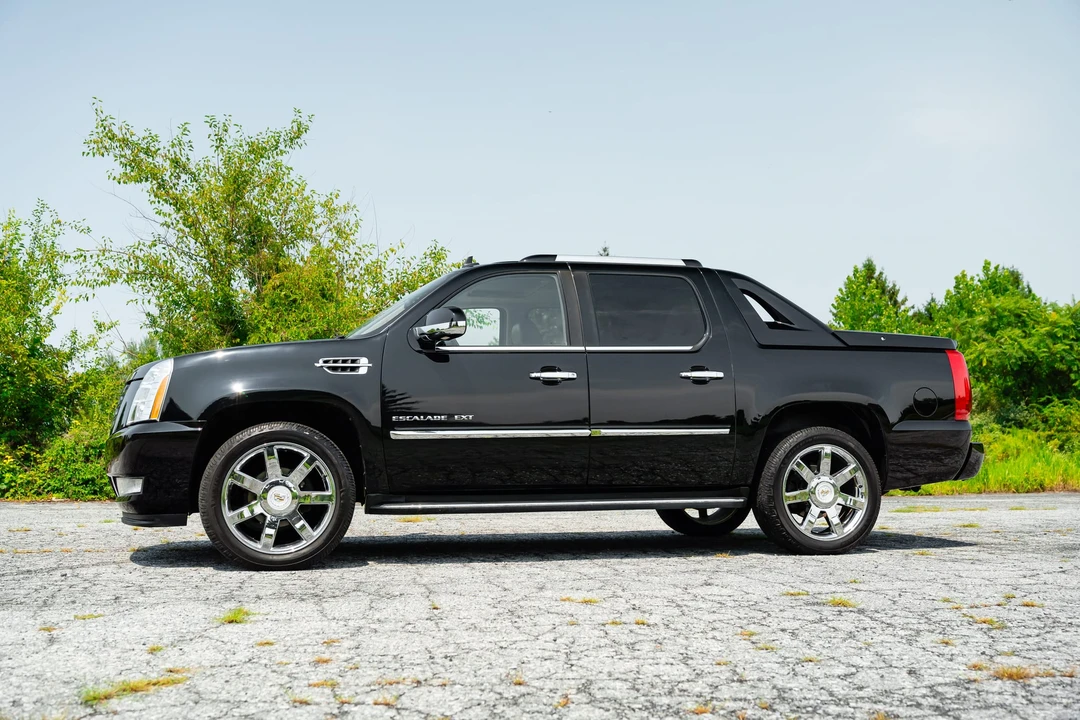 2011 Cadillac Escalade & EXT 3rd Gen - Image 10 of 31