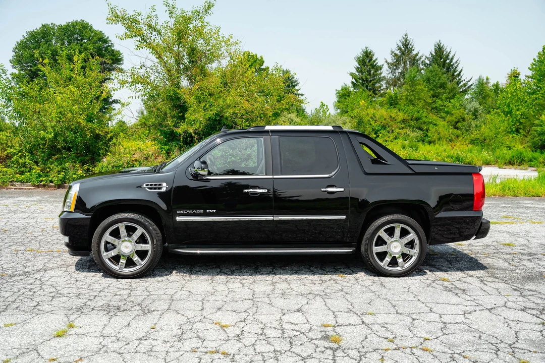 2011 Cadillac Escalade & EXT 3rd Gen - Image 11 of 31