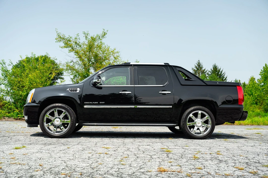 2011 Cadillac Escalade & EXT 3rd Gen - Image 12 of 31