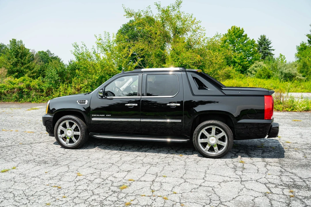 2011 Cadillac Escalade & EXT 3rd Gen - Image 13 of 31