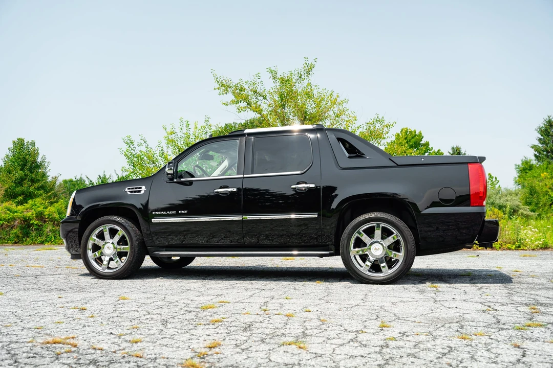 2011 Cadillac Escalade & EXT 3rd Gen - Image 14 of 31
